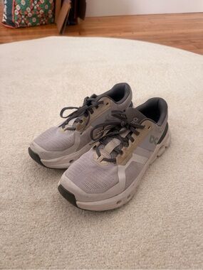 On Cloud Womens Grey Sneakers